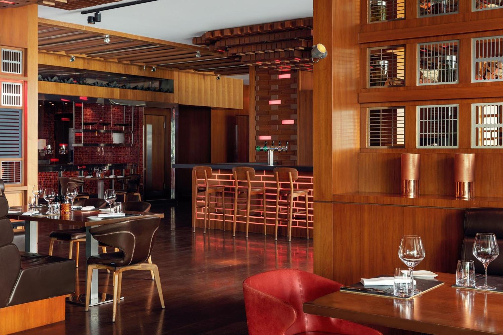 Jw Marriott Absheron Baku Hotel Luaran gambar Interior of a PF. Chang's restaurant