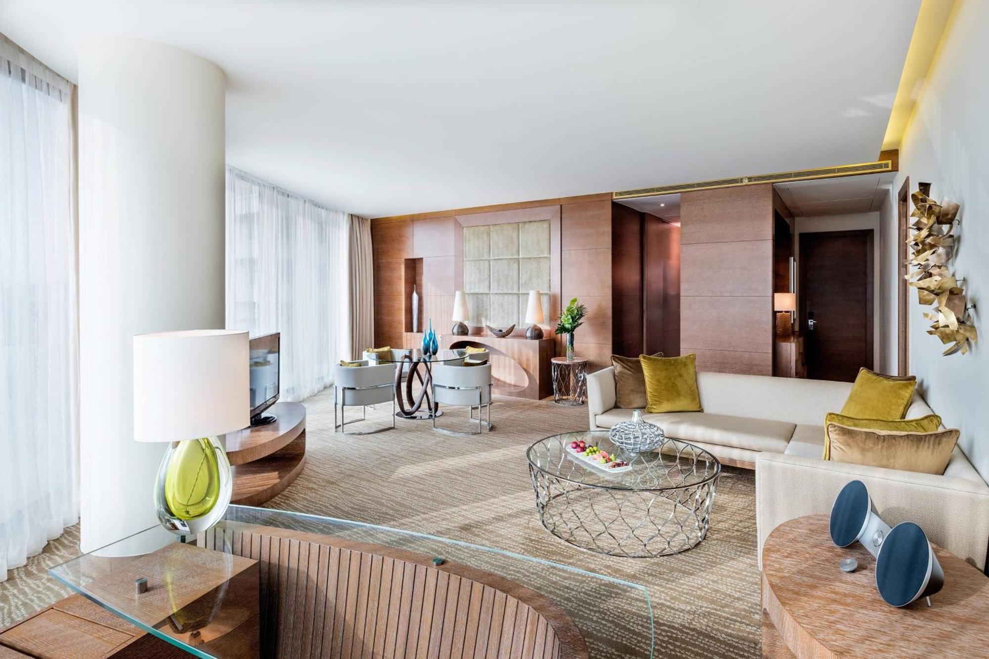 Jw Marriott Absheron Baku Hotel Luaran gambar A suite at the Ritz-Carlton, DIFC