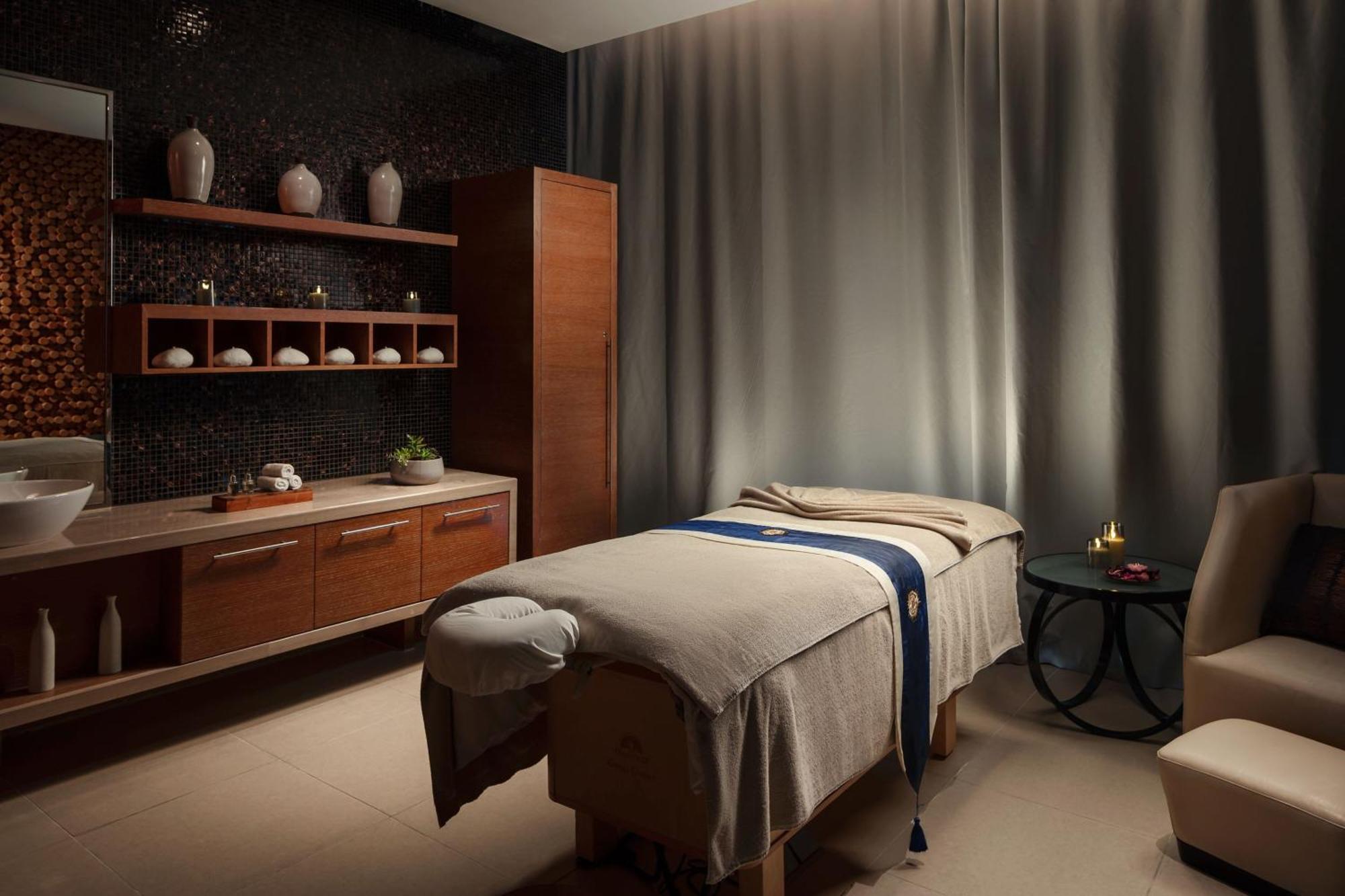 Jw Marriott Absheron Baku Hotel Luaran gambar A massage bed