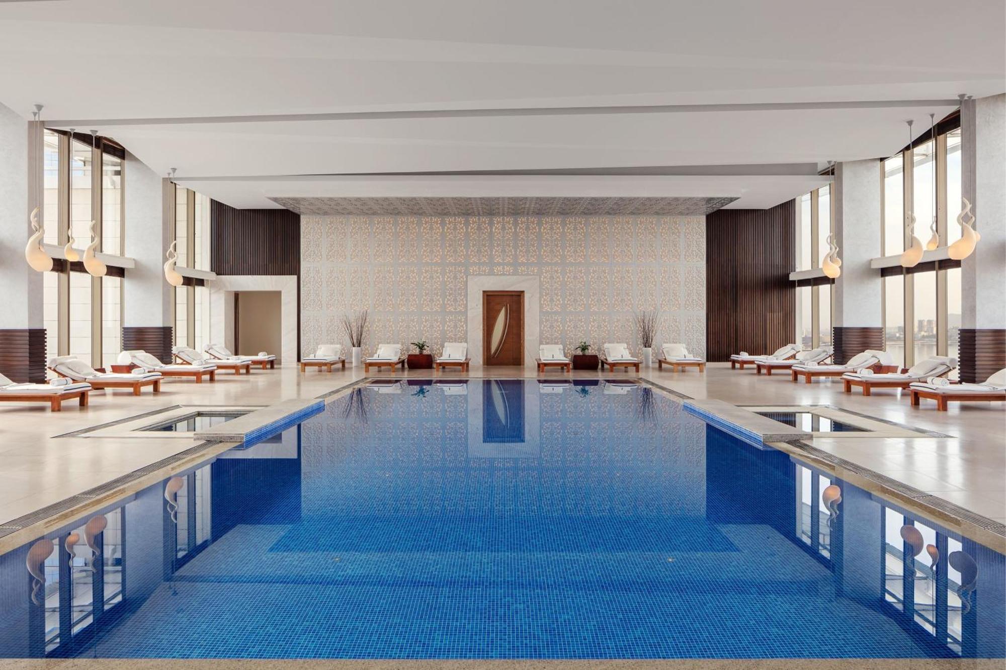 Jw Marriott Absheron Baku Hotel Luaran gambar The pool at The Concourse