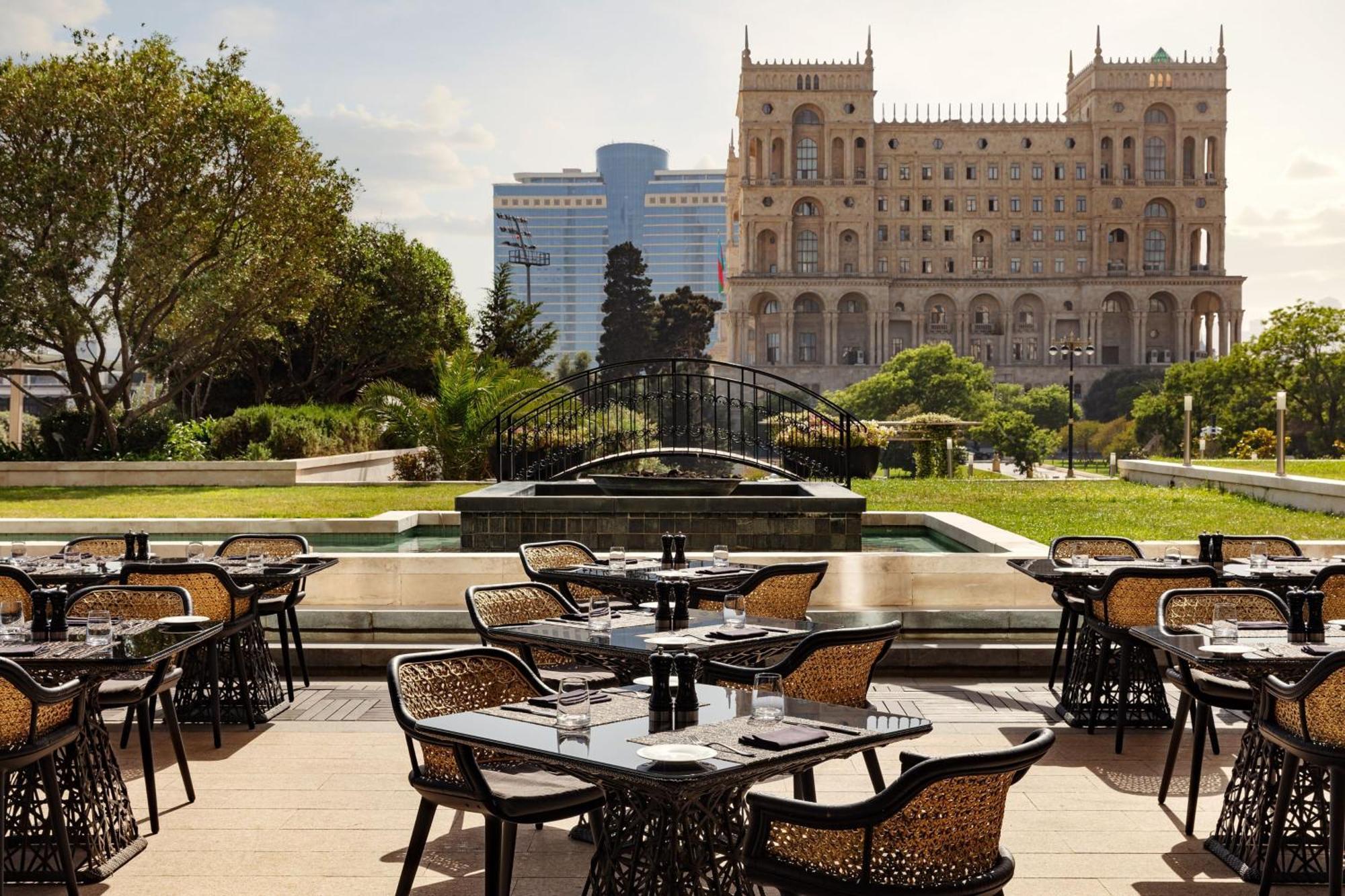 Jw Marriott Absheron Baku Hotel Luaran gambar The hotel's outdoor restaurant